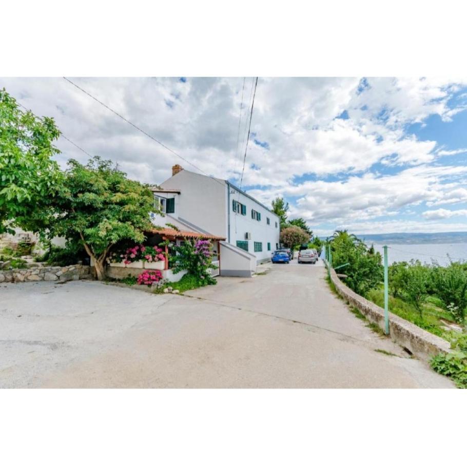Apartament Maris *
